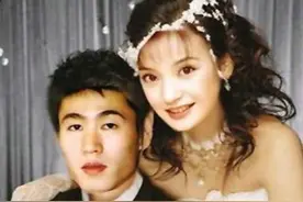 与王励勤相恋，婚纱照都拍了，赵薇为何却转身嫁富商黄有龙？图片