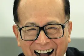是“李超人”还是李不仁？从万人敬仰到人人唾骂，李嘉诚做了什么图片