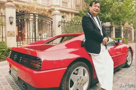他是京A00001车主，卖冷饮起家成首富，车身签名2亿都不卖图片