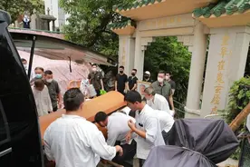 赌王何鸿燊今日下葬，墓地风景优美花费百万，家族仅男士到场送葬图片