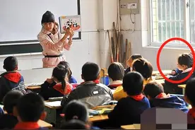 从孩子在班里被安排的位置，能看出老师对娃的态度？没错是这样图片