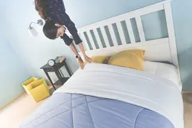 睡觉时身体突然一抖，双脚踩空，是大脑怕你死了？多年疑惑解开了图片