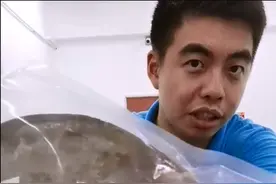 羽毛球名将弃球从商卖海鲜，曾获大师赛亚军，赞助商给钱也不复出图片