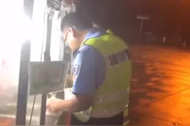 浙江两交警半夜去吃夜宵，路边摊被吓跑，只剩没反应过来的关东煮图片
