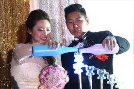 元彪罕带儿子露面，33岁儿子正脸曝光超像妈，女儿也是富态美人图片
