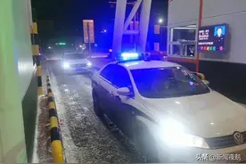 哈尔滨一孕妇临产遇大雪封路，交警火速救援传递温暖！| 还有他，被刷屏的暖男找到了图片