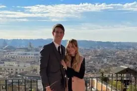 LV集团三太子宣布喜讯，和大2岁女友订婚，真正的高富帅图片