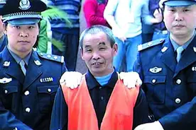2006年，农民邱兴华连杀10人，被捕时冲家人喊：拿菜刀给我图片