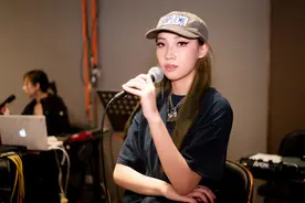 Karencici个唱揪李友廷唱《谁》用音乐让观众“胶原蛋白满出来”图片