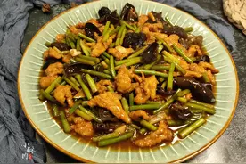 教你做山西人爱吃的过油肉，肉片嫩滑、醋香浓郁，拌米饭太香了图片
