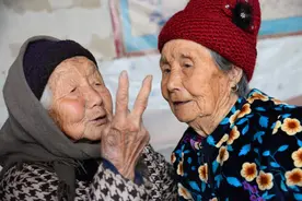 被拐80年后，93岁的老奶奶终于回到了家图片