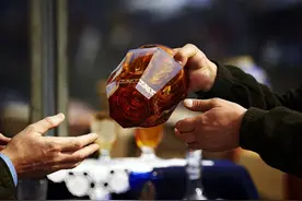 当古玩圈拥抱互联网：从手抡铁锤到在线判刑图片