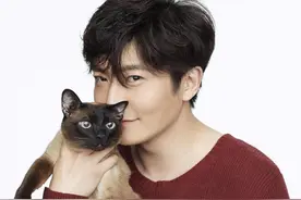 郭京飞腰伤复发仍不忘护超越，心酸又好笑图片