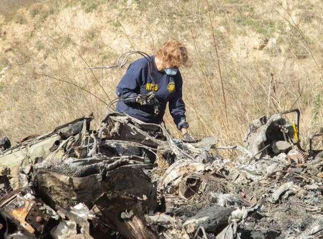 科比父女遗体照片遭泄露,警方实习生用来追女孩,被调酒师举报