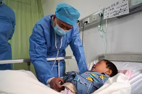 三年辗转四地求医，7岁男孩体内植入20岁的心，协和医院完成第100例儿童心脏移植手术图片