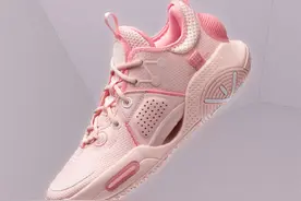 李宁绝了！樱花粉配色全城9代曝光，这不比棉花糖好看？图片