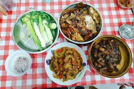 90后小伙接丈母娘小住，结果餐桌上变了样，现在“有家不想回”图片