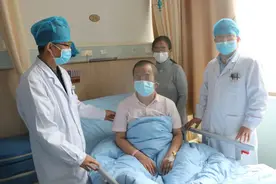 先天性颅骨缺损、无法仰卧有多痛苦？医生妙手回春帮他回归正常人生活图片