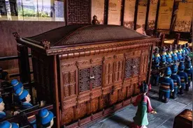 慈禧的轿子：轿中的劳斯莱斯，仅轿中“墙纸”就超过7000万两图片