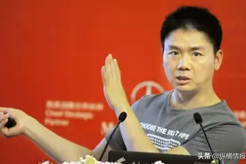 中国又多了一个千亿富豪，娇妻比他小20岁，马云把他当作最强对手图片