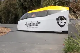 售价3万8的自行车，要躺着才能骑，专在赛道上玩漂移特技视频封面