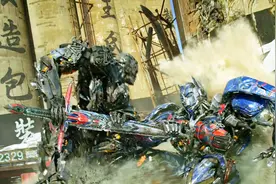 擎天柱对决禁闭，背后袭击一剑杀死禁闭