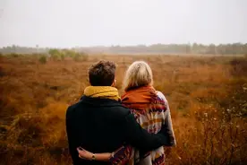 一个女人过得幸不幸福，看她的形态就知道了图片