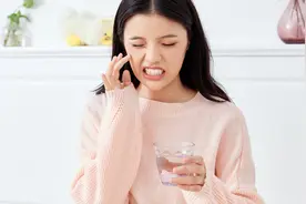 一张嘴就有口臭味，自己还不知道，快用这几个方法将它找出来图片