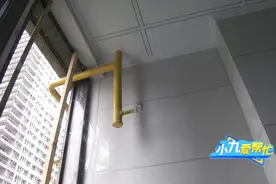 萍乡天润芙蓉小区业主家中燃气管道穿窗而入 开发商不解决问题图片