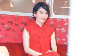 俞飞鸿的美真的是好大方啊，一袭红裙艳丽高级，太有女人味儿图片