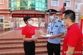 厦门杏南中学女考生身份证到期，民警李艺忠帮忙办理临时身份证图片