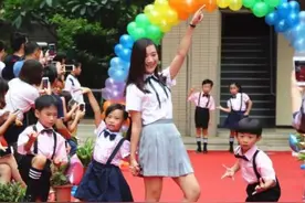 幼儿园老师抱怨“工资低”，晒出工资条后，家长对此有不同看法图片