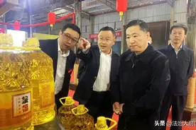 黄冈市委副书记金鑫到武穴市调研农业产业化和综治维稳等工作图片