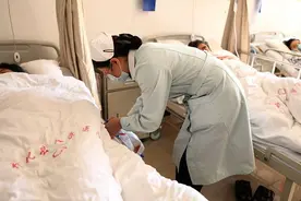 门诊故事：泌尿外科护士给男性导尿，遭遇下尿路中段“尴尬”异物图片