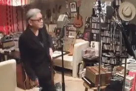你永远打不倒一个在客厅跳广场舞的人图片