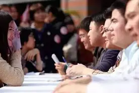 相亲女子点单两万，落荒而逃的男方，背后透露出可怕的相亲市场图片