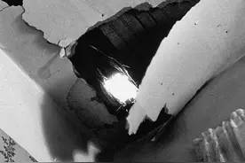 1954年：在太空中游荡了45亿年的陨石从天而降，击中了她图片