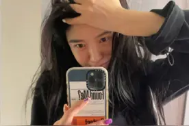 周韦彤晒大肚照辟谣怀孕，曾靠大尺度照成宅男女神，39岁仍未婚图片