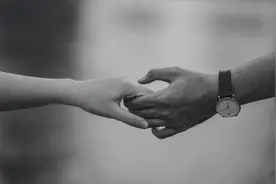 爱情，始于相互欺骗图片