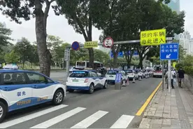 深圳医院停车场调查二丨医院门前排队车辆绵延百米有余，市民感叹“一位难求”图片