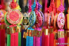 广西一国土局长把女巫婆当“精神寄托”，花100多万“做法事”，留置当天还戴着巫婆开过光的护身符图片