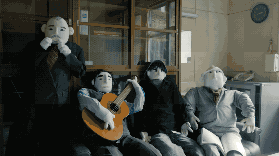 日本有个恐怖村庄，奶奶按照逝者原型做了300个人形，日夜陪自己