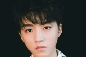 王俊凯问女生感情问题，女生说了一句话，小凯高情商回应图片