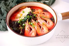 三伏天，经常熬夜多喝这靓汤，3样食材简单一煮，汤鲜味美又下火图片