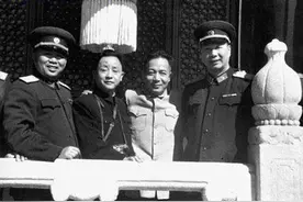他当红军师长年仅23岁，41岁就成开国上将，子女中3位将军图片