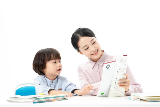 小学生满分作文火了，短短200字用了14个成语，老师自叹不如