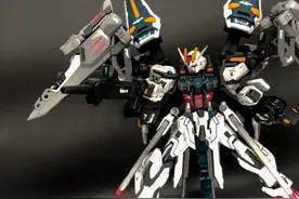 搭载四盾，全武装强袭高达模型图片