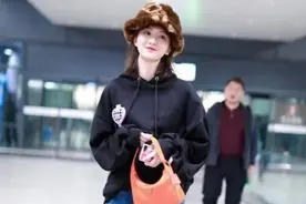 乔欣为穿耐克不撞鞋，外面故意加层“船袜”，哪想潮成明星爆款！图片