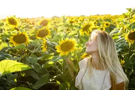 中年男人如此“撩”你，不是虚情假意，而是动了真情图片