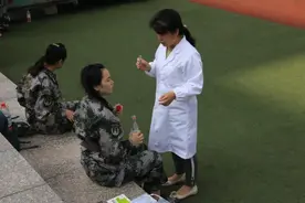 六盘水师范学院：军训场上的四个“配色”图片